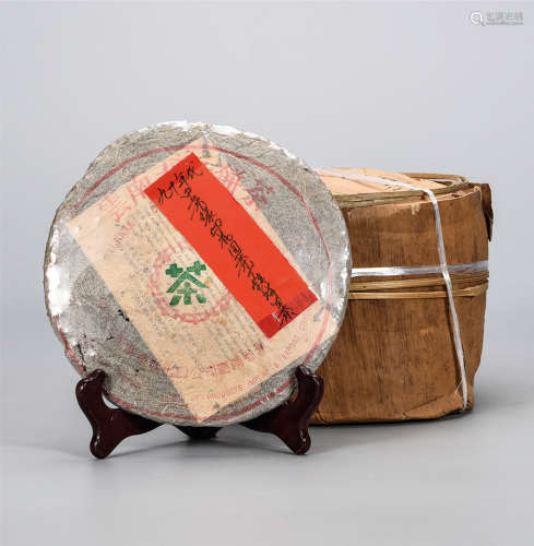 90年代  中茶绿印铁饼普洱生茶  花园茶厂出品 中国茶典有记载