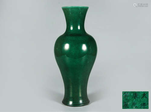 哥窑绿釉观音瓶