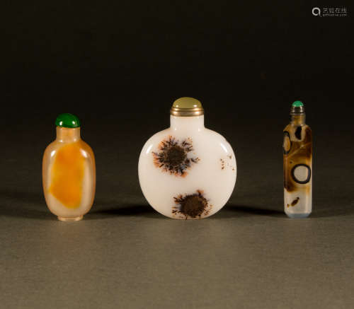 Qing Dynasty - A set of agate snuff bottles