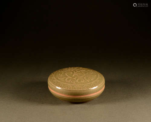 Song Dynasty - Celadon flower lid box