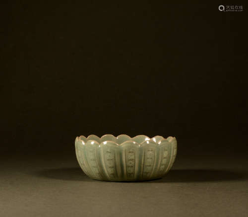 Song Dynasty - Celadon flower lotus braided bowl