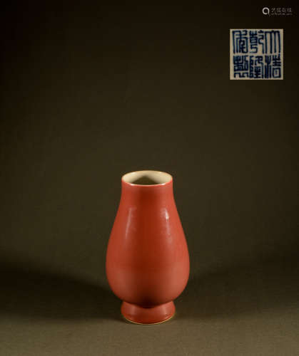 Qing Dynasty - Single-color glazed vase