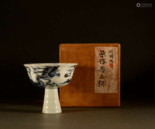 Ming Dynasty - blue and white cup with dragon pattern