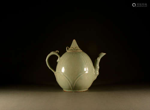 Song Dynasty - Celadon bamboo joint ewer