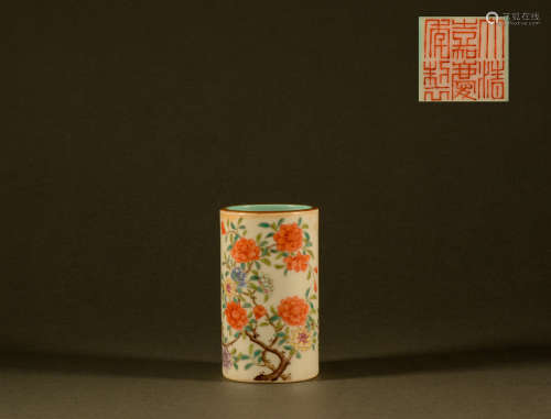 Qing Dynasty - Pastel flower pen holder