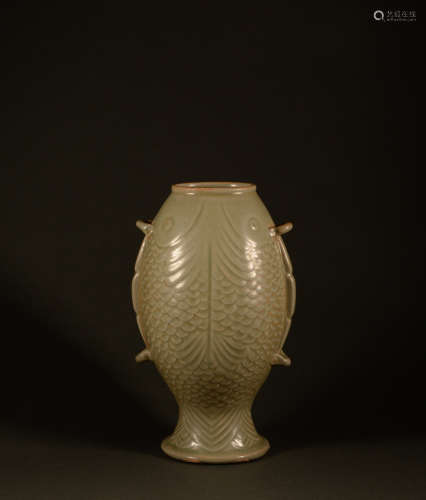 Tang Dynasty - celadon double fish vase