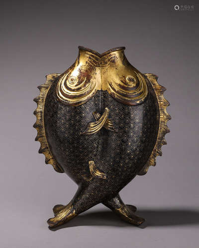 A gilding copper fish-shaped flower holder