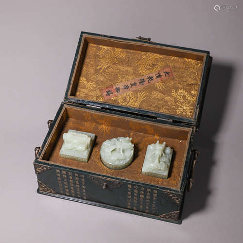 A set of inscribed Hetian jade dragon head seals