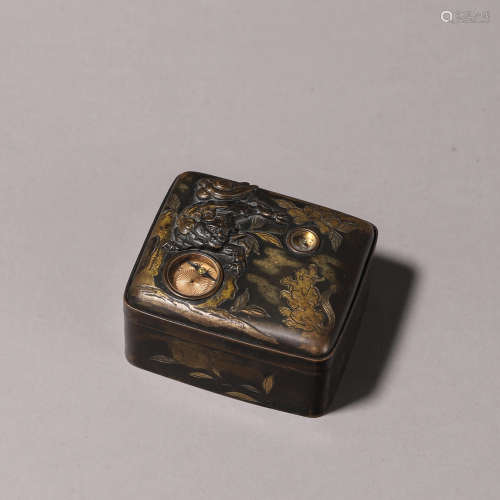 A carved lion patterned copper box