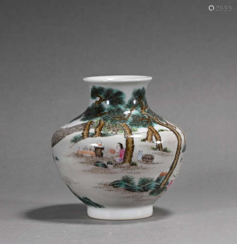 A Wu cai 'floral' jar