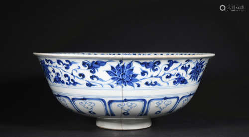 A blue and white 'floral' bowl