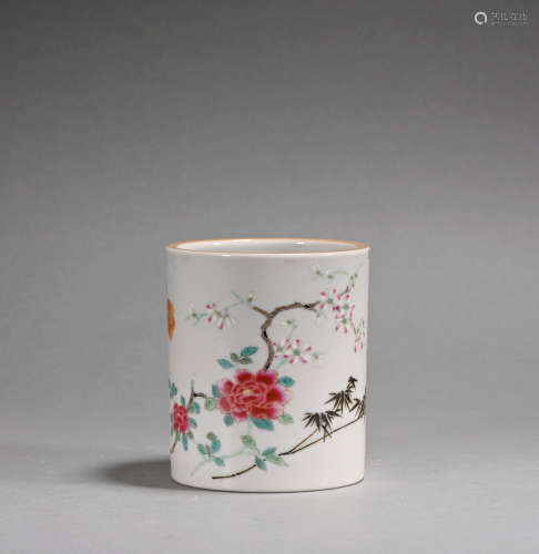 A famille-rose 'floral' pen container