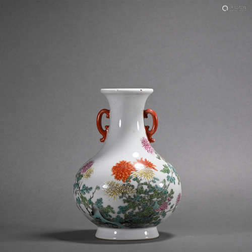 A Wu cai 'floral' vase