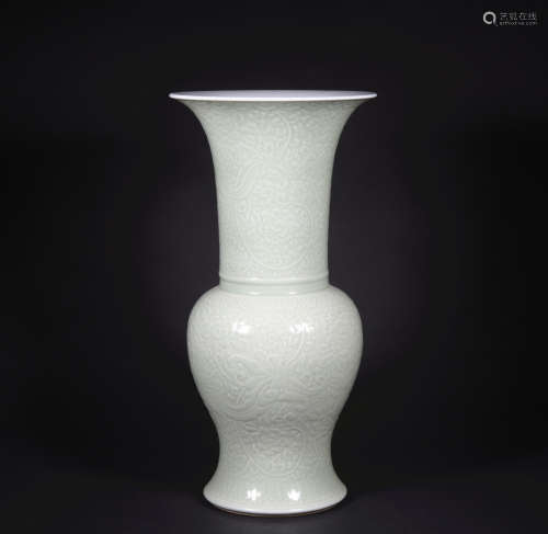 A celadon-glazed 'floral' flower goblet