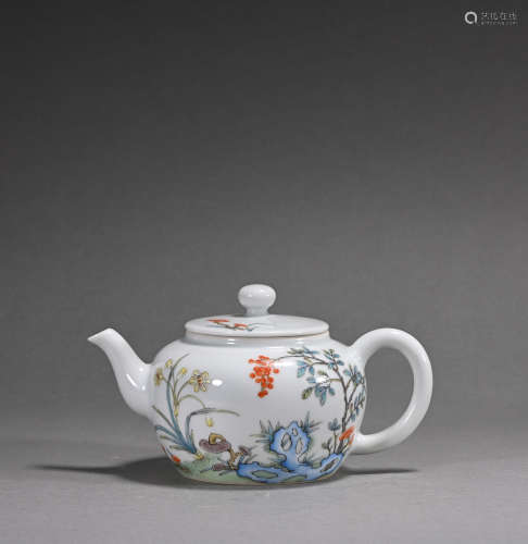 A famille-rose 'floral' teapot