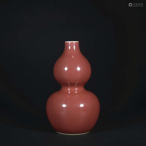 A peachbloom-glazed gourd-shaped vase