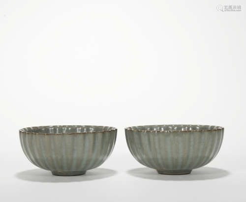 A pair of officer glazed bowl