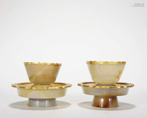 A pair of agate winecup