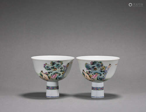 A pair of Wu cai cup