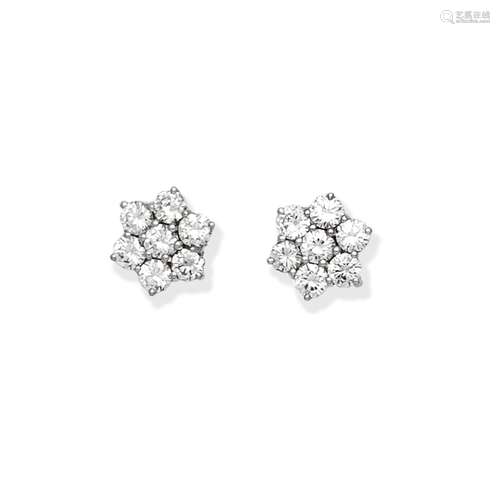 DIAMOND CLUSTER EARSTUDS