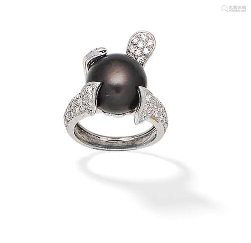 CULTURED PEARL AND DIAMOND RING