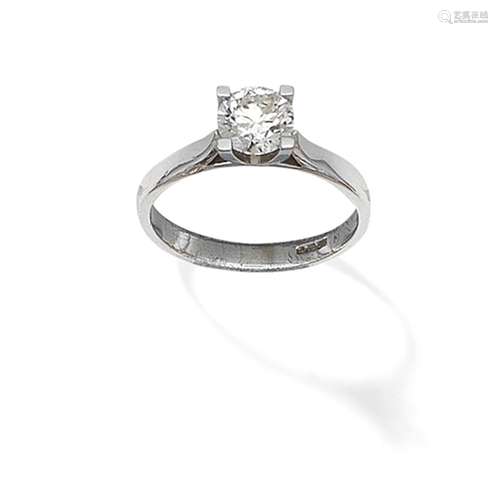 DIAMOND SINGLE-STONE RING