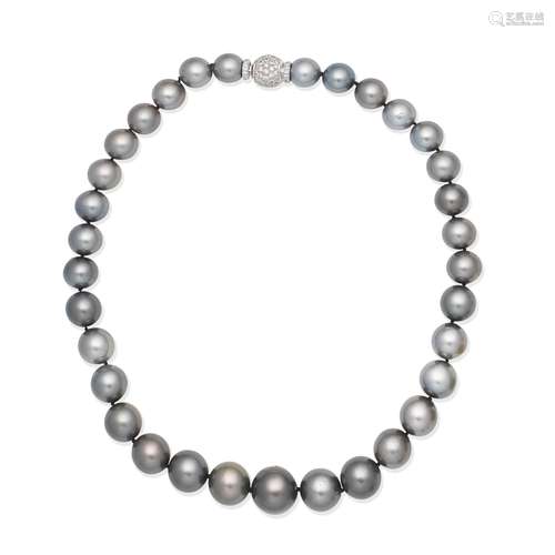 CULTURED PEARL NECKLACE WITH DIAMOND CLASP