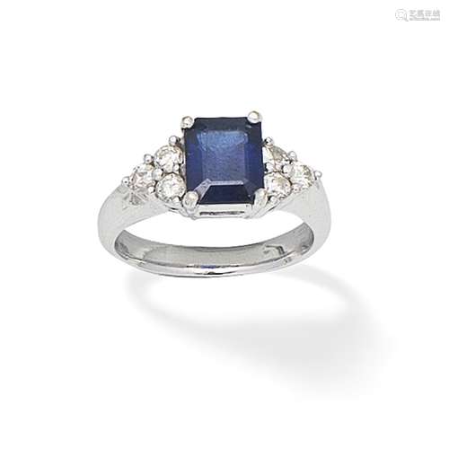 SAPPHIRE AND DIAMOND RING