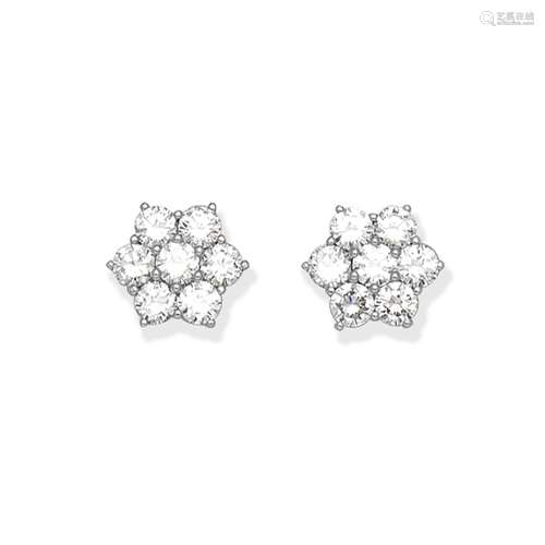 DIAMOND CLUSTER EARSTUDS