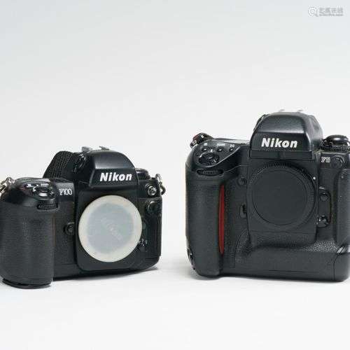 Appareil photographique, deux appareils Nikon. Boitier Nikon...