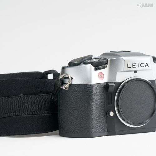 Appareil photographique. Boitier Leitz Leica R8 n°2428127, s...