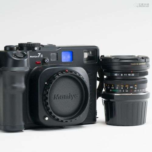 Appareil photographique. Boitier Mamiya 7 II avec objectif M...