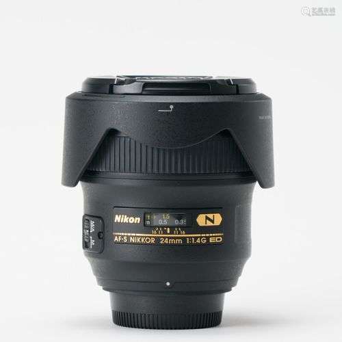 Appareil photographique. Objectif Nikon AF-S Nikkor 1.4 G/24...