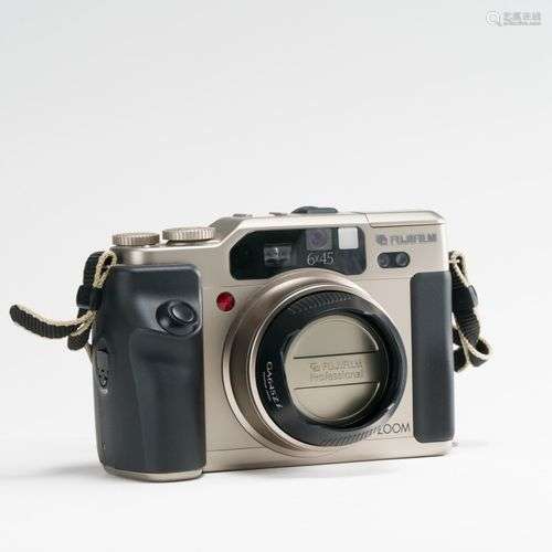 Appareil photographique. Boitier Fuji Fujifilm GA645Zi Profe...