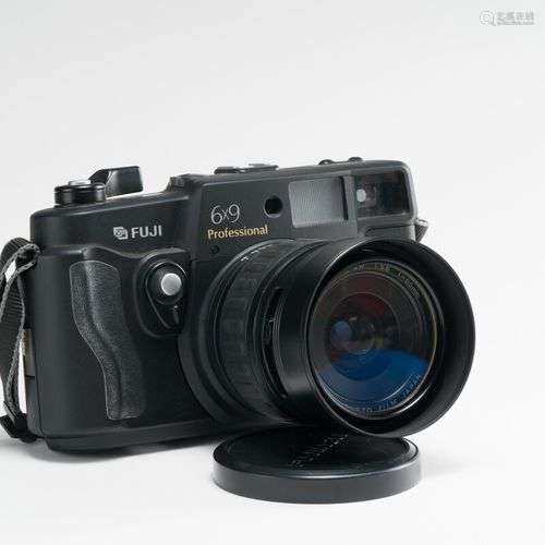 Appareil photographique. Boitier Fuji Fujifilm GSW690 III (6...