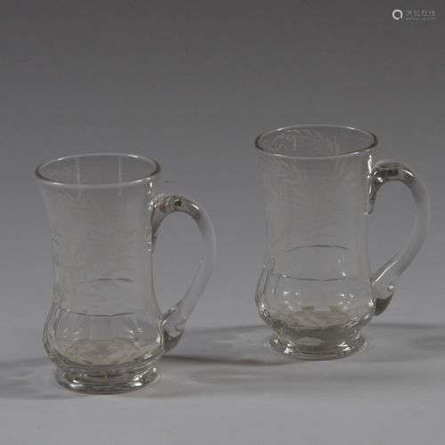 Deux gobelets à anse en verre taillé et gravé « Berthe Phili...