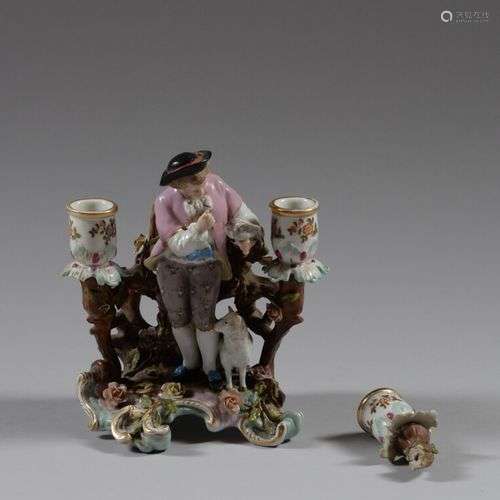 MEISSEN Bougeoir en porcelaine polychrome représentant un je...