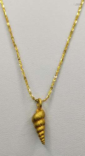 Nautical pendant in the shape of a shell, 750/18K yellow gol...