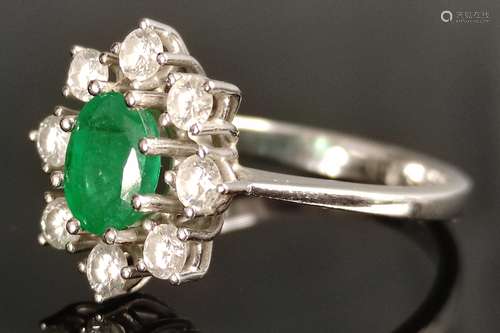 Emerald ring, oval, size of the face about 6,3x4,4mm, surrou...