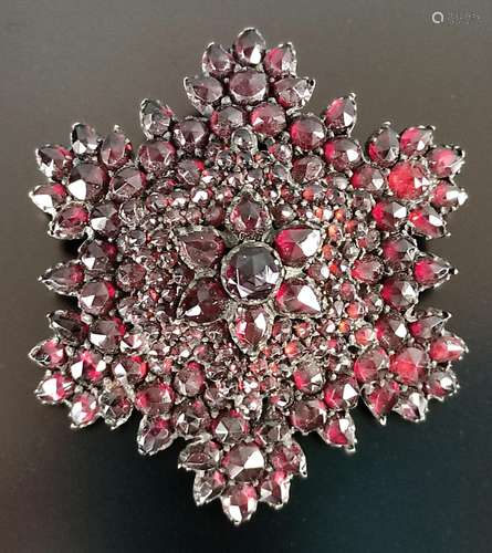 Garnet brooch, star-shaped, probably silver, 19th century, 9...