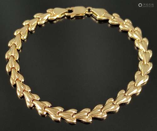 Bracelet made of small hearts, flexible links, Italy, 585/14...