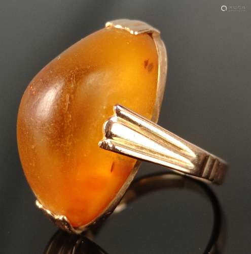 Amber ring set in 585/14K yellow gold, goldsmith signet, tot...