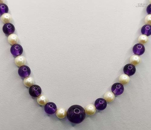 Amethyst-Akoya cultured pearl necklace, necklace made of fin...