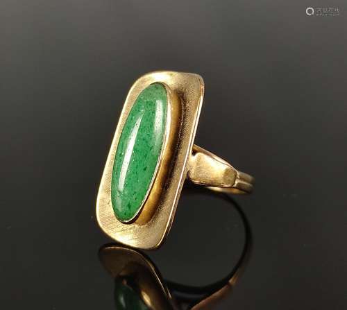 Art Deco ring, center oval aventurine quartz set by 333/8K y...