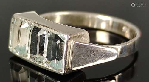 Art Deco aquamarine ring, ring head set with three faceted, ...