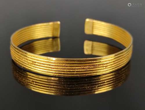 Design bangle sable, ribbed rail with small fused particles,...