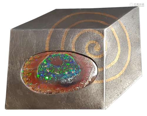 Design brooch/pendant Zobel, with bordered boulder opal, rec...