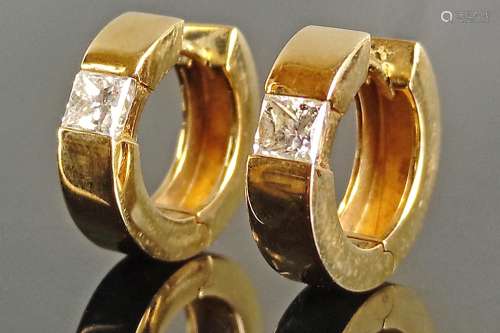 Exclusive pair of diamond creoles, 585/14K yellow gold, tota...