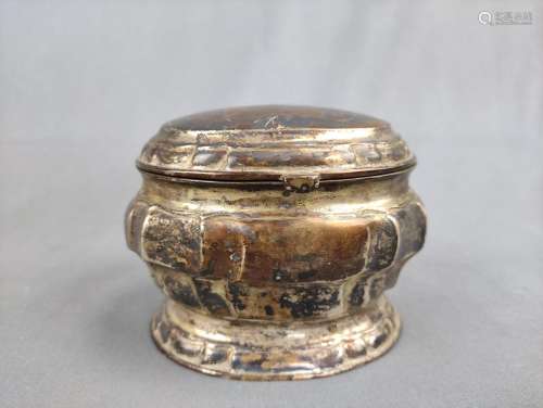 Antique lidded box, oval form with curved ribbed wall, gilt ...