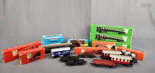 Märklin Lot H0, wagons and additional parts, 2x railbus 4018...